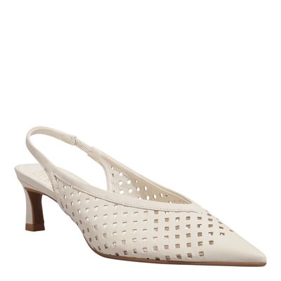 Scarpin Couro Vazado Losango Off White Bico Fino