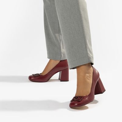 Scarpin Boneca Couro Bordô Monograma