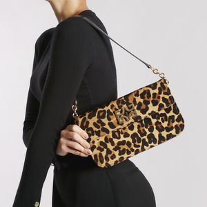 Bolsa baguete pelo leopardo verniz preto