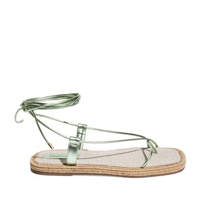 Rasteira flat vira corda metalizada verde
