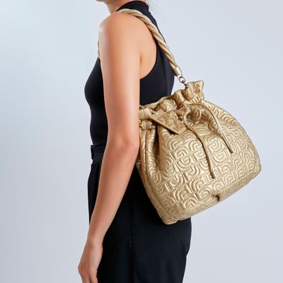 Bolsa Bucket Matelassê Nylon Dourada Duas Alças