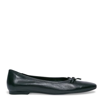 Sapatilha couro preto laço