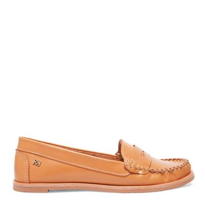 Mocassim bico redondo couro caramelo