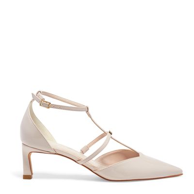 Scarpin bico fino verniz creme