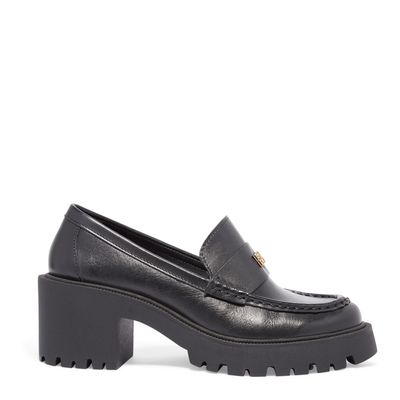 Mocassim preto bico redondo couro tratorado