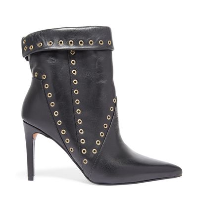 Bota Bico Fino Couro Preto Ilhós