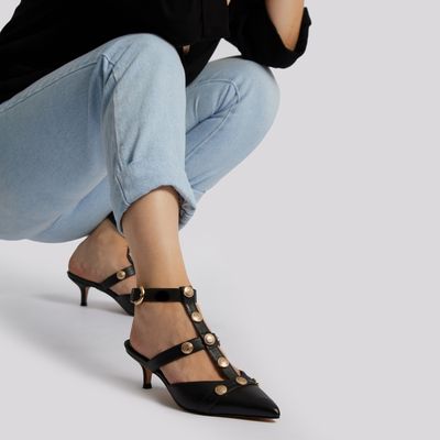 Scarpin bico fino couro preto