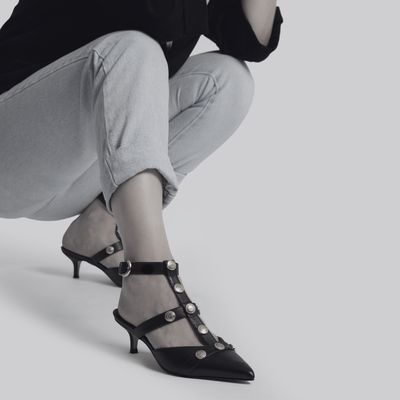 Scarpin Marrom bico fino couro