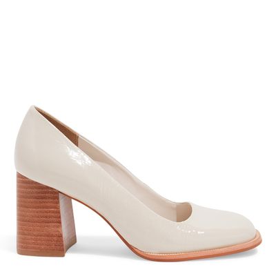 Scarpin Bico Redondo Verniz Off White Salto Bloco