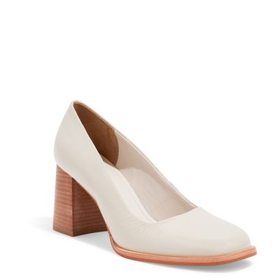 Scarpin Bico Redondo Verniz Off White Salto Bloco