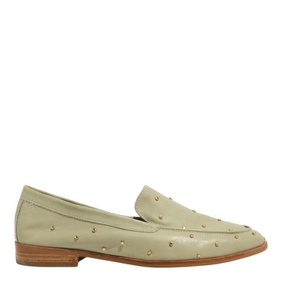 Mocassim Couro Plume Off White Bico Redondo Tachas