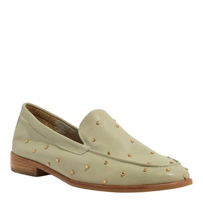 Mocassim Couro Plume Off White Bico Redondo Tachas