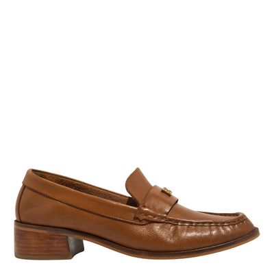 Mocassim Couro Salto Baixo Caramelo Monograma