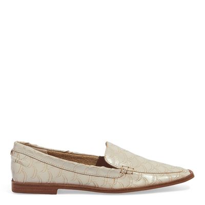 Mocassim Couro Escama Off White Bico Quadrado