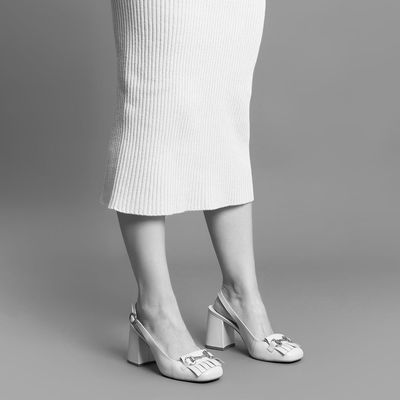 Scarpin Slingback Couro Preto Bridão