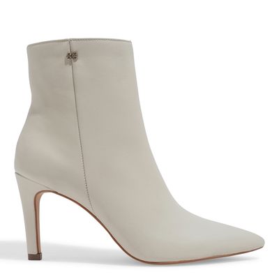 Bota Bico Fino Couro Soft Off White Cano Médio