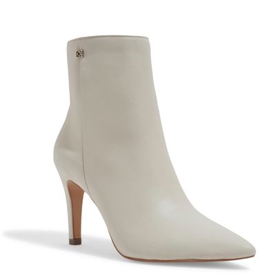 Bota Bico Fino Couro Soft Off White Cano Médio
