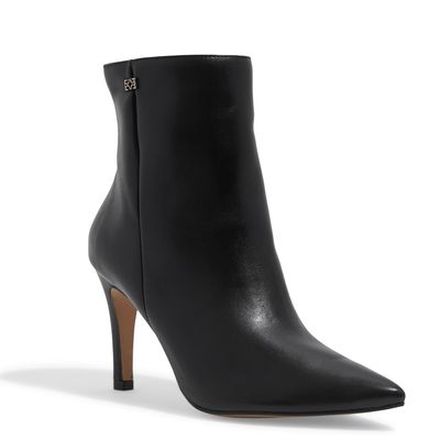 Bota Bico Fino Couro Soft Preta Cano Médio